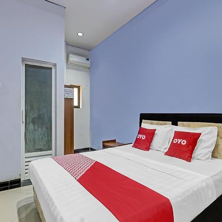 Oyo 90553 Arteri Guest House 세마랑 외부 사진