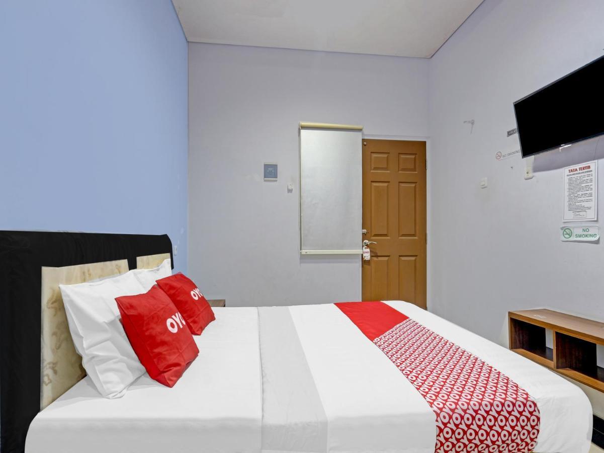 Oyo 90553 Arteri Guest House 세마랑 외부 사진