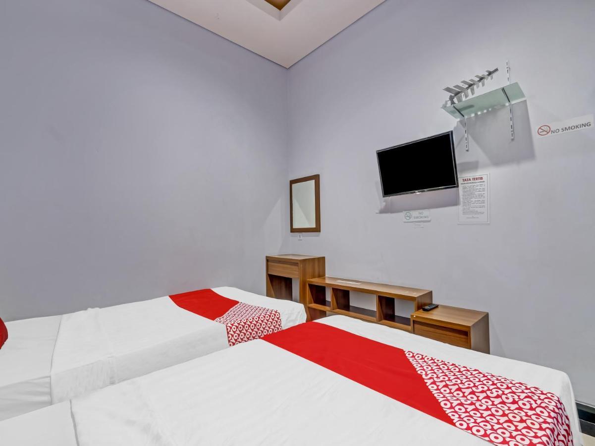 Oyo 90553 Arteri Guest House 세마랑 외부 사진