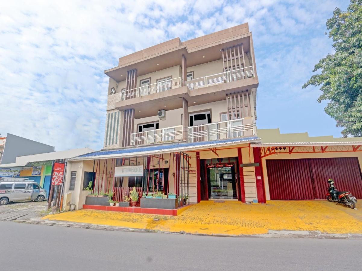 Oyo 90553 Arteri Guest House 세마랑 외부 사진