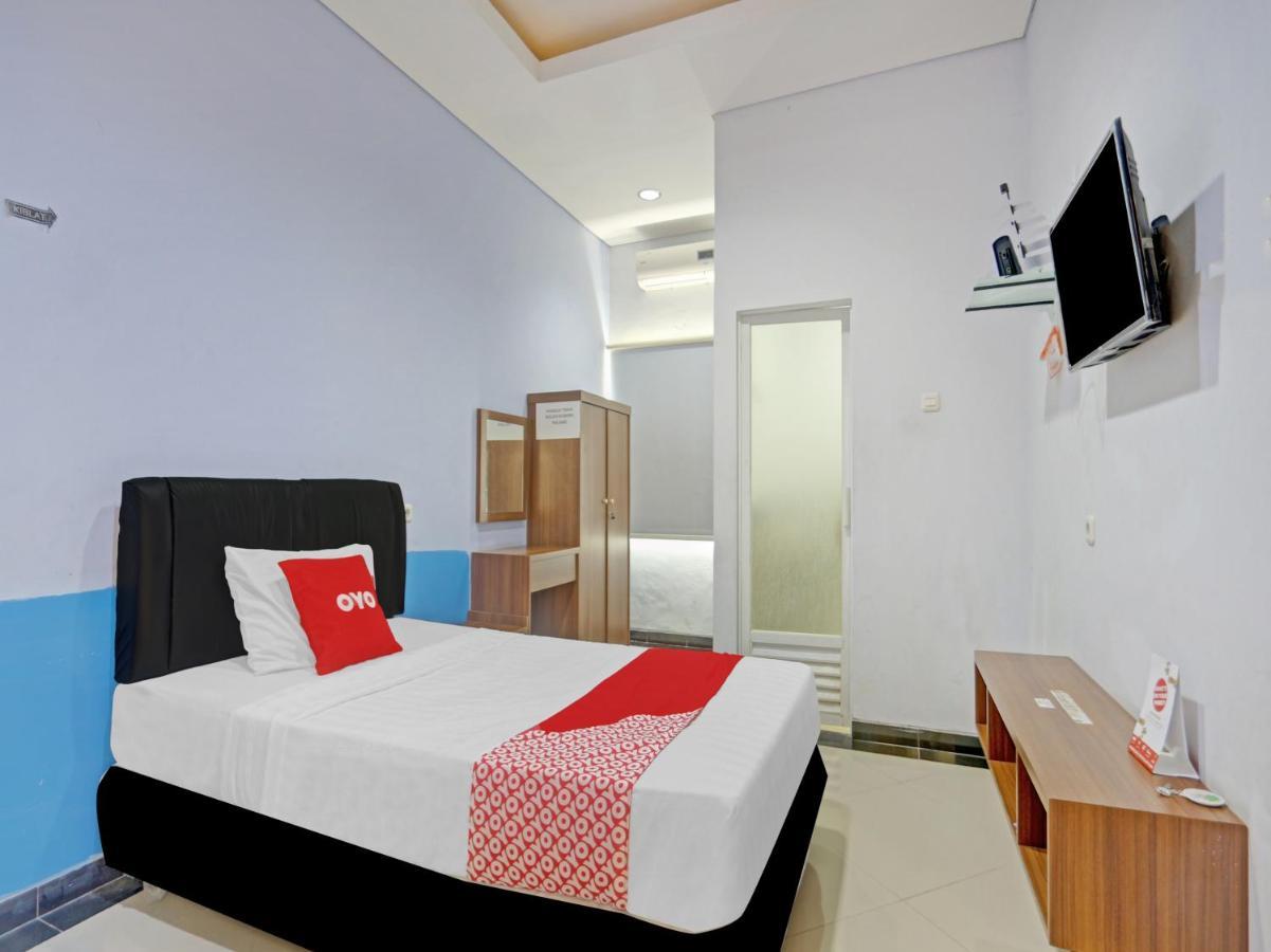 Oyo 90553 Arteri Guest House 세마랑 외부 사진
