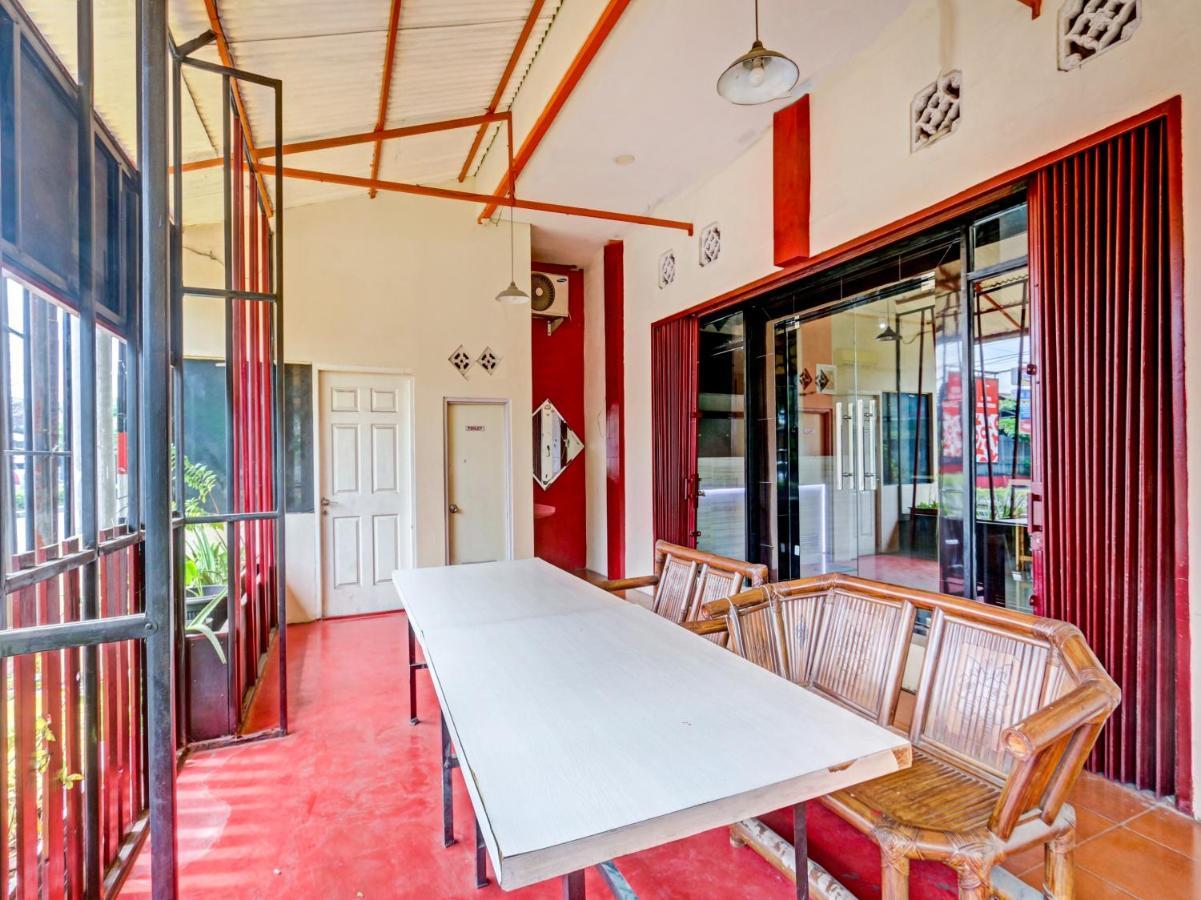 Oyo 90553 Arteri Guest House 세마랑 외부 사진