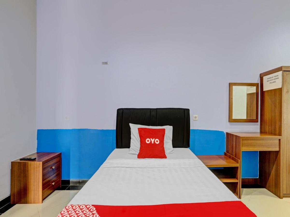 Oyo 90553 Arteri Guest House 세마랑 외부 사진