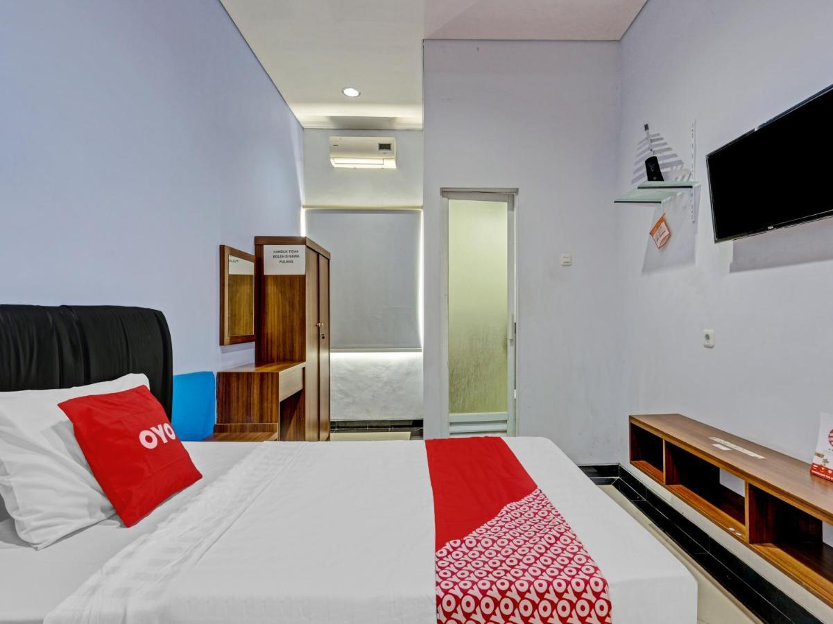 Oyo 90553 Arteri Guest House 세마랑 외부 사진