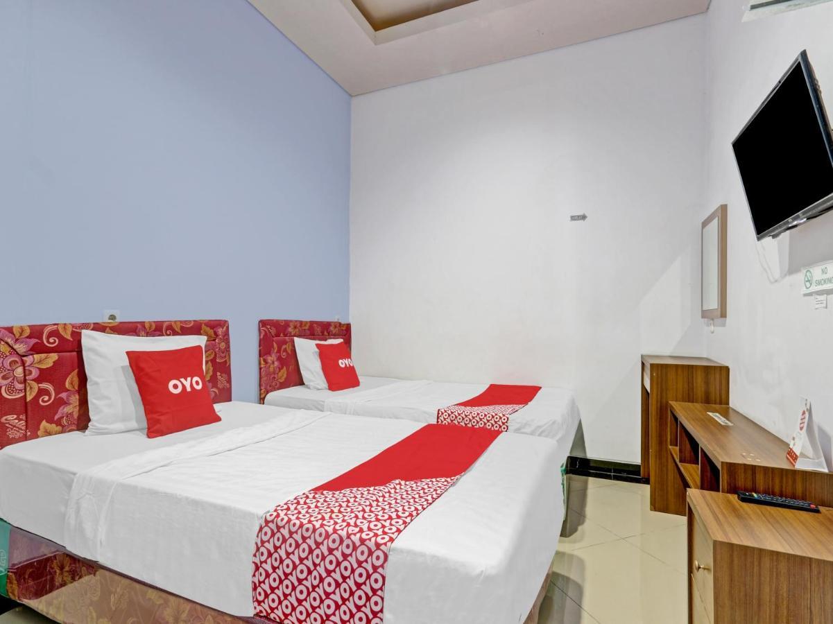 Oyo 90553 Arteri Guest House 세마랑 외부 사진