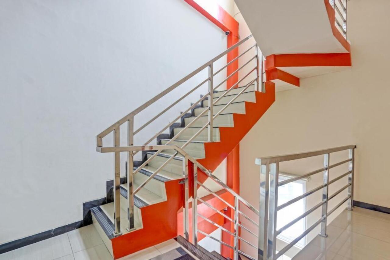 Oyo 90553 Arteri Guest House 세마랑 외부 사진