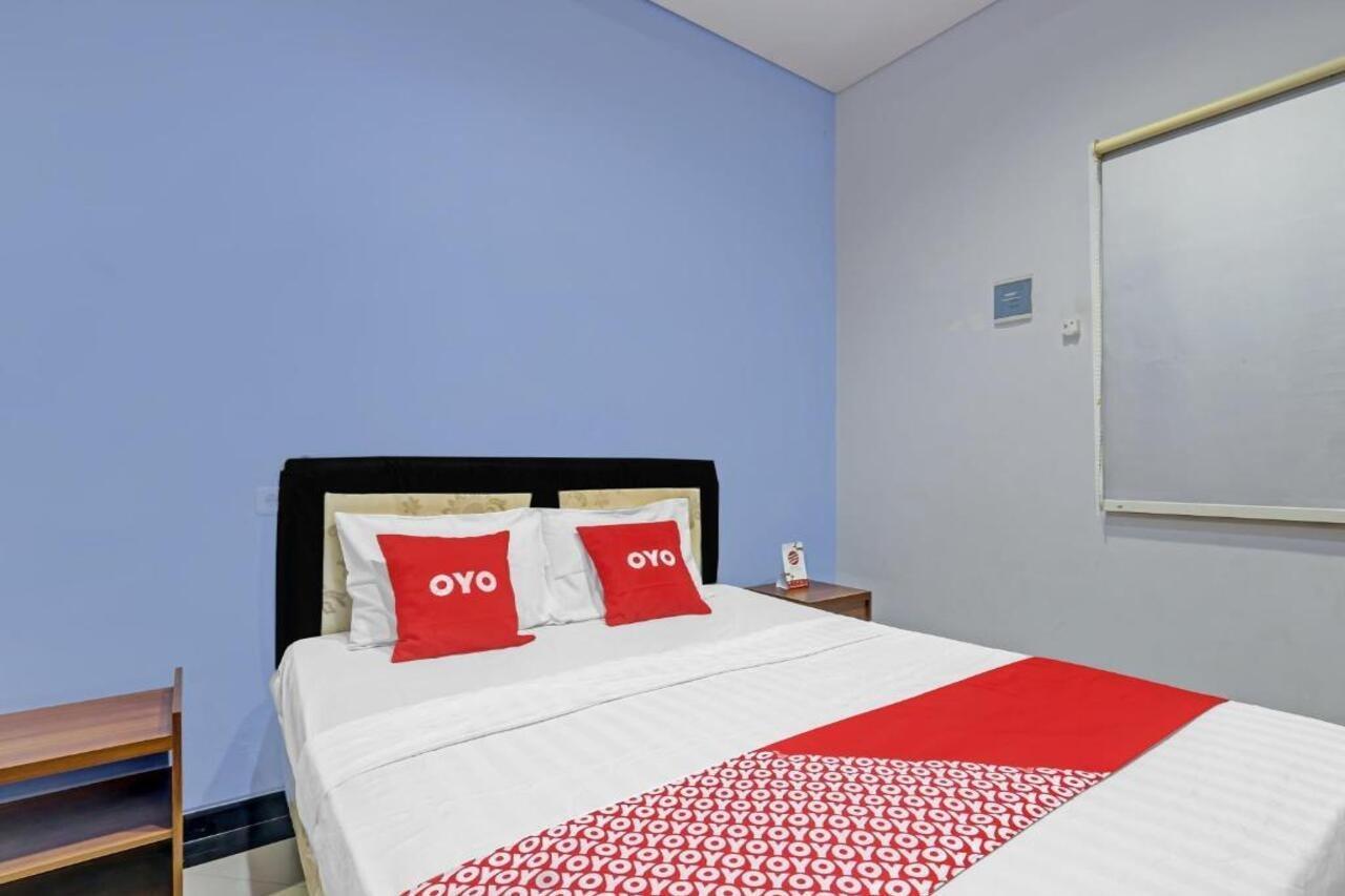 Oyo 90553 Arteri Guest House 세마랑 외부 사진